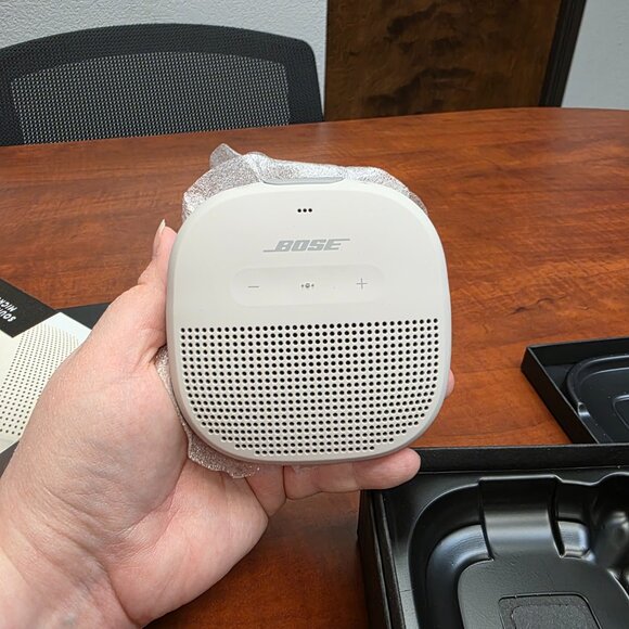 NEW Bose SoundLink Micro Speaker - Picture 4 of 12